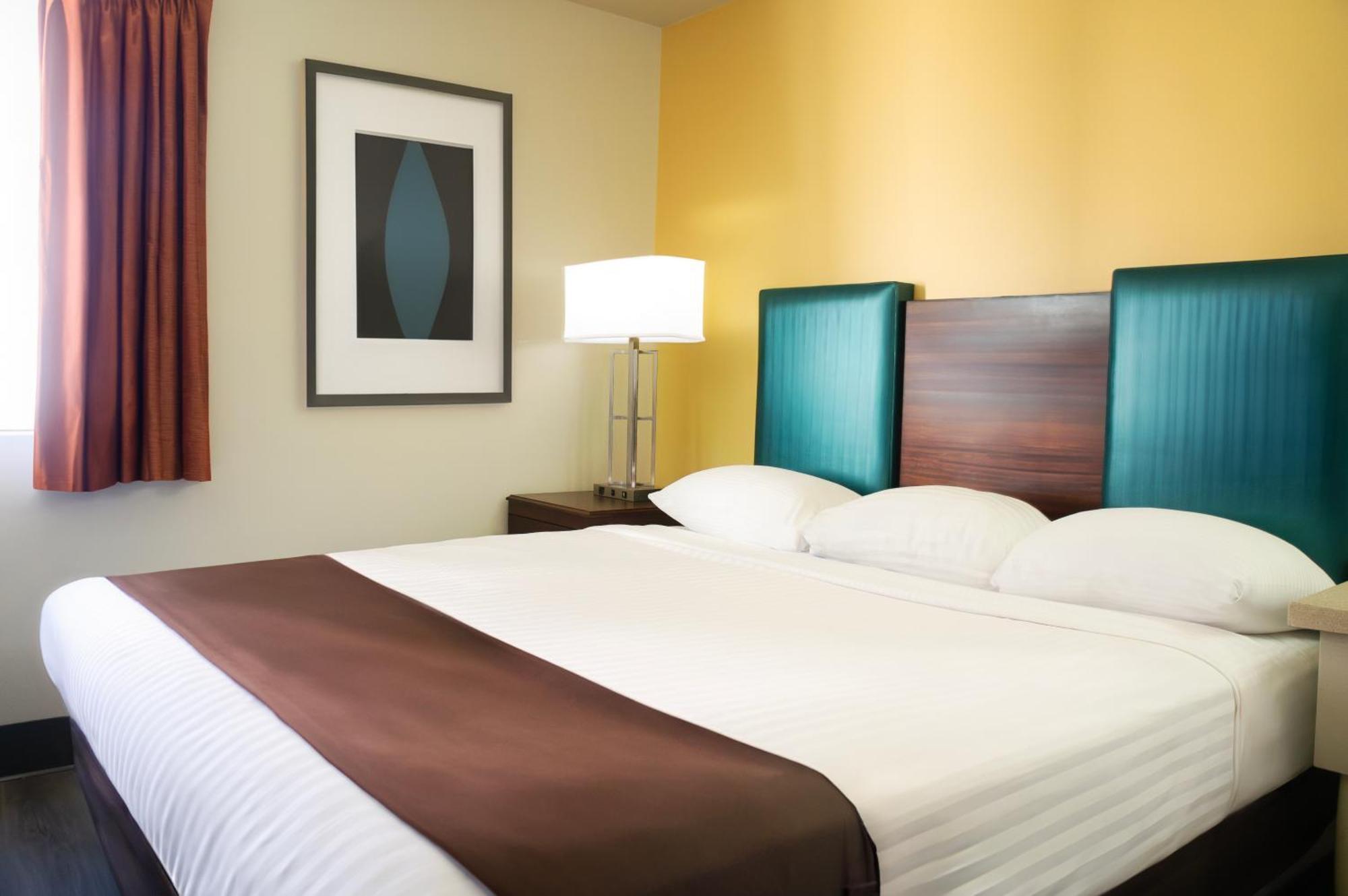 Deluxe Suite with One King Bed
