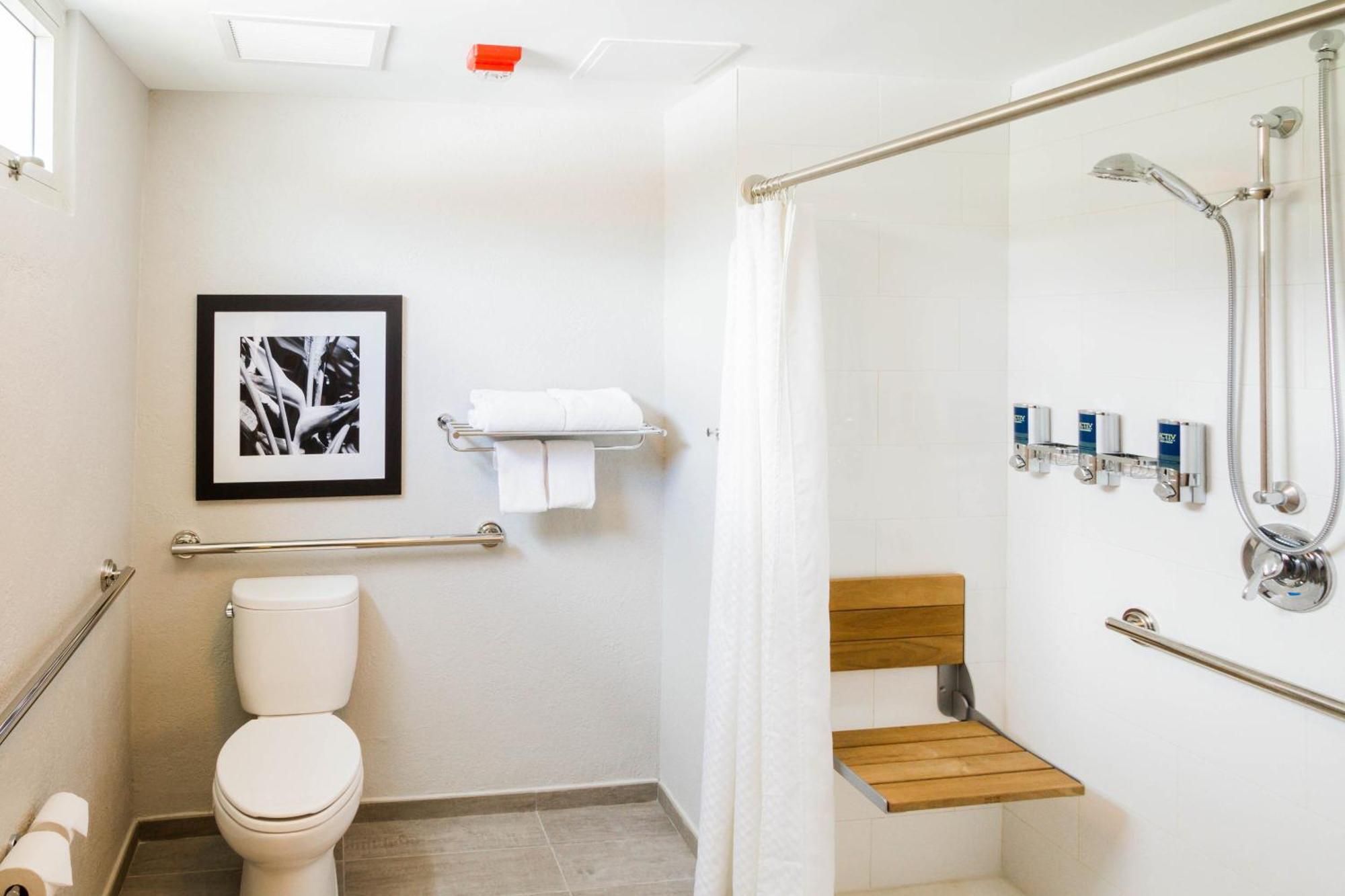 Deluxe Pool View Room, 2 Queen Beds,1632991231:JPEG