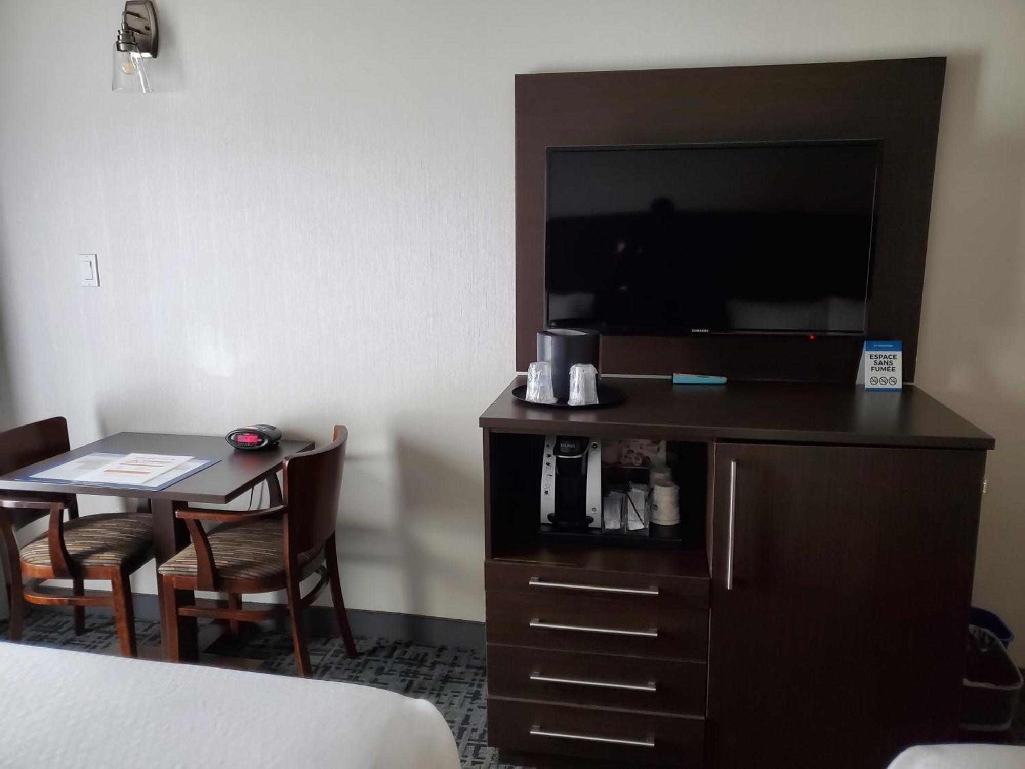 Chambre Lit Queen-Size - Non-Fumeurs
