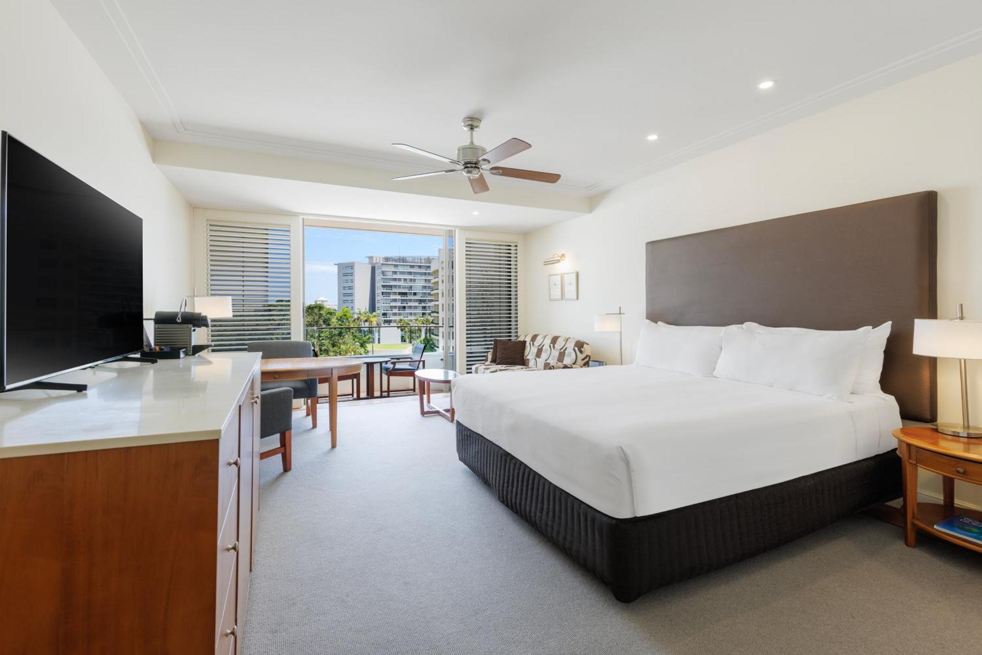 Deluxe Room 1 King Size Bed Spa Bath Pool View one drink voucher
