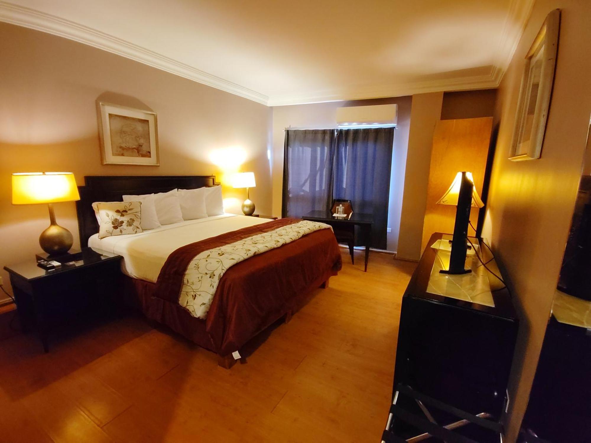 Deluxe Family Room