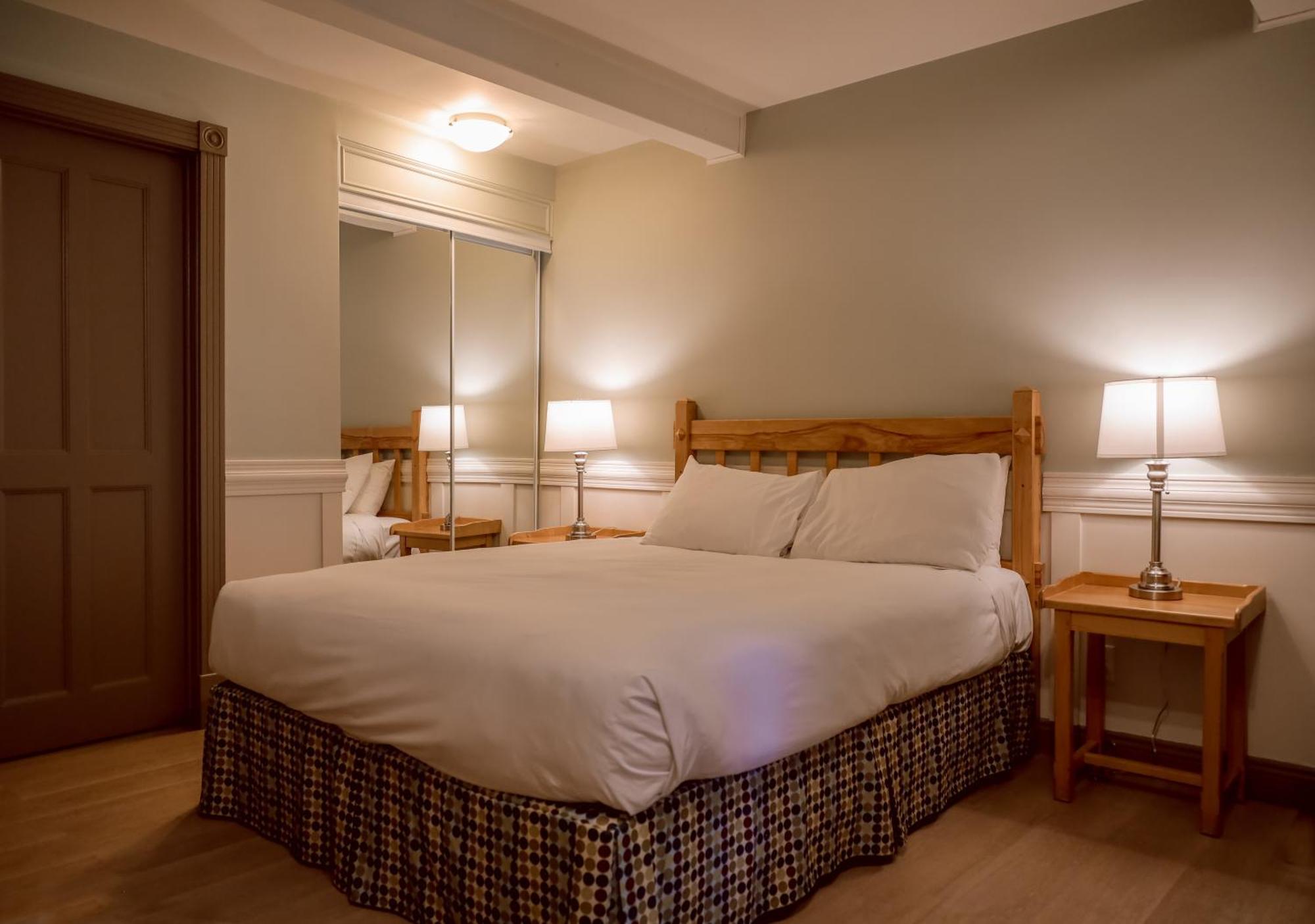 Queen Room with Pool View,1657152712:JPEG