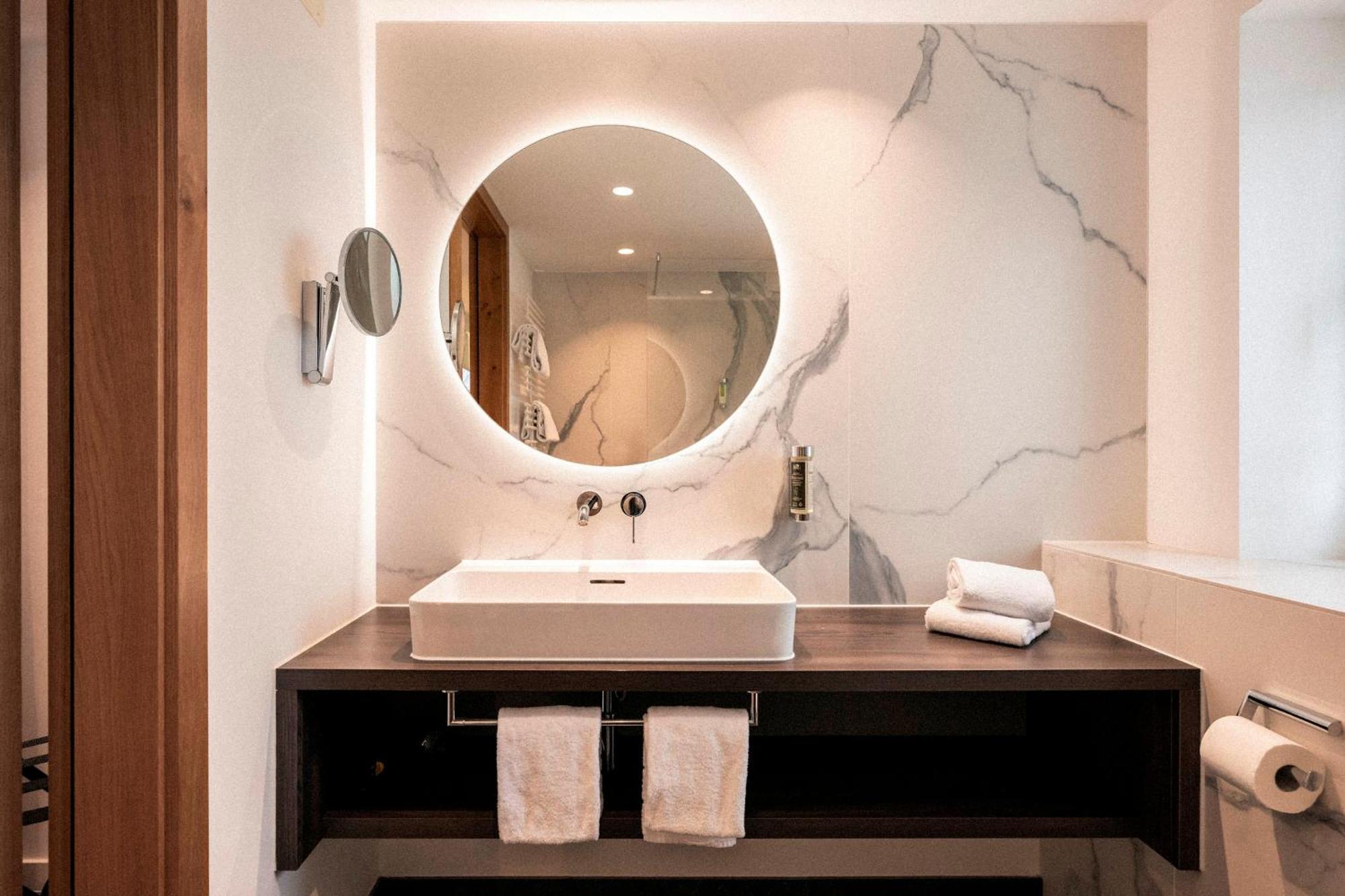 Deluxe Double Room,1666663465:JPEG