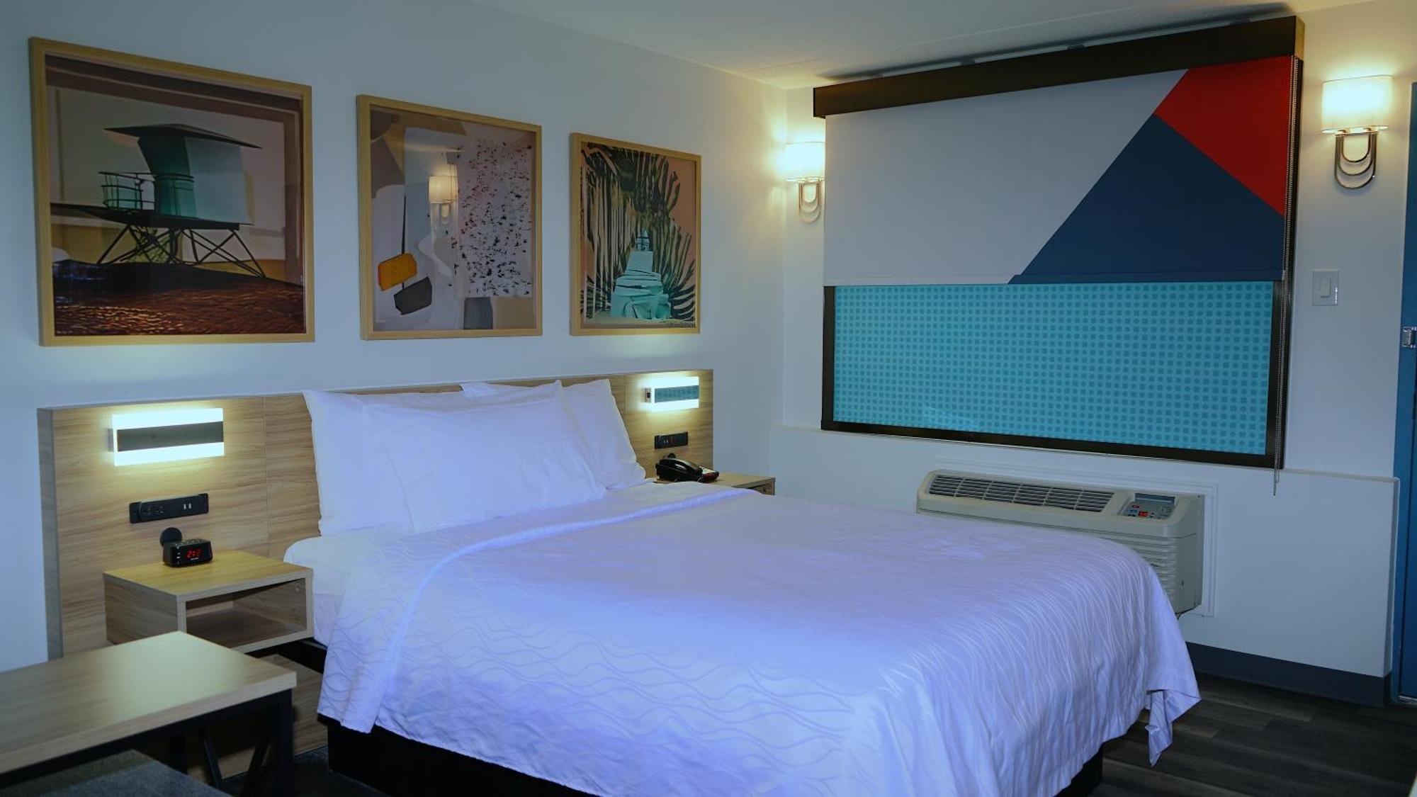 Deluxe Queen Room