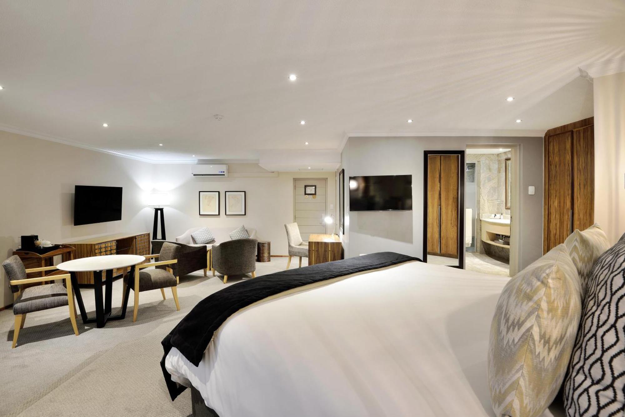 Executive Suite,1669021136:JPEG