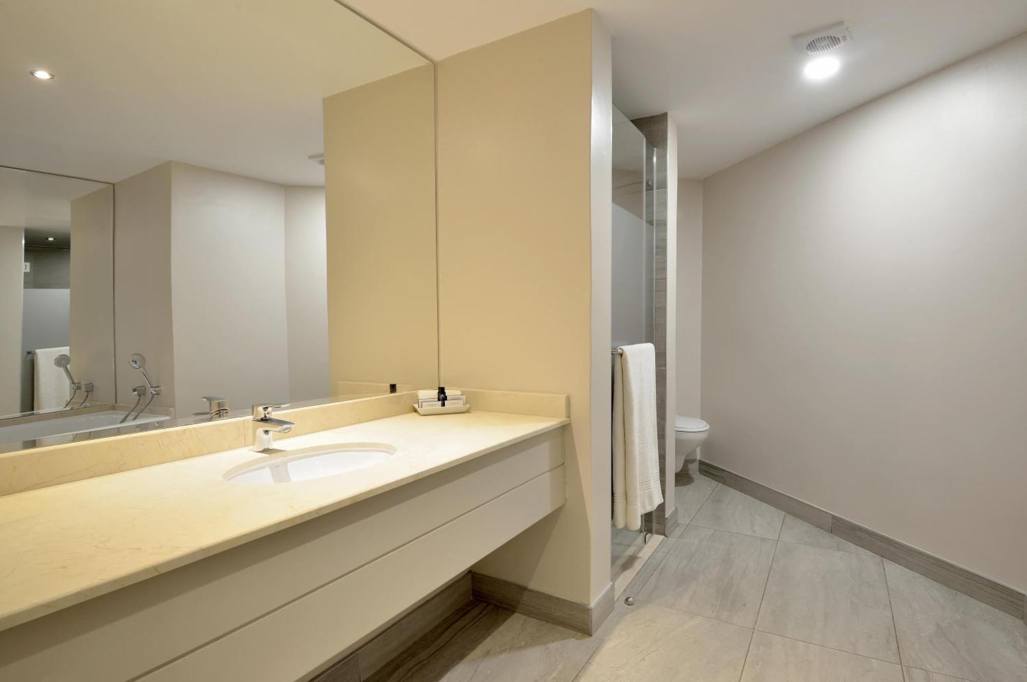 Deluxe Queen Room,1669021137:JPEG