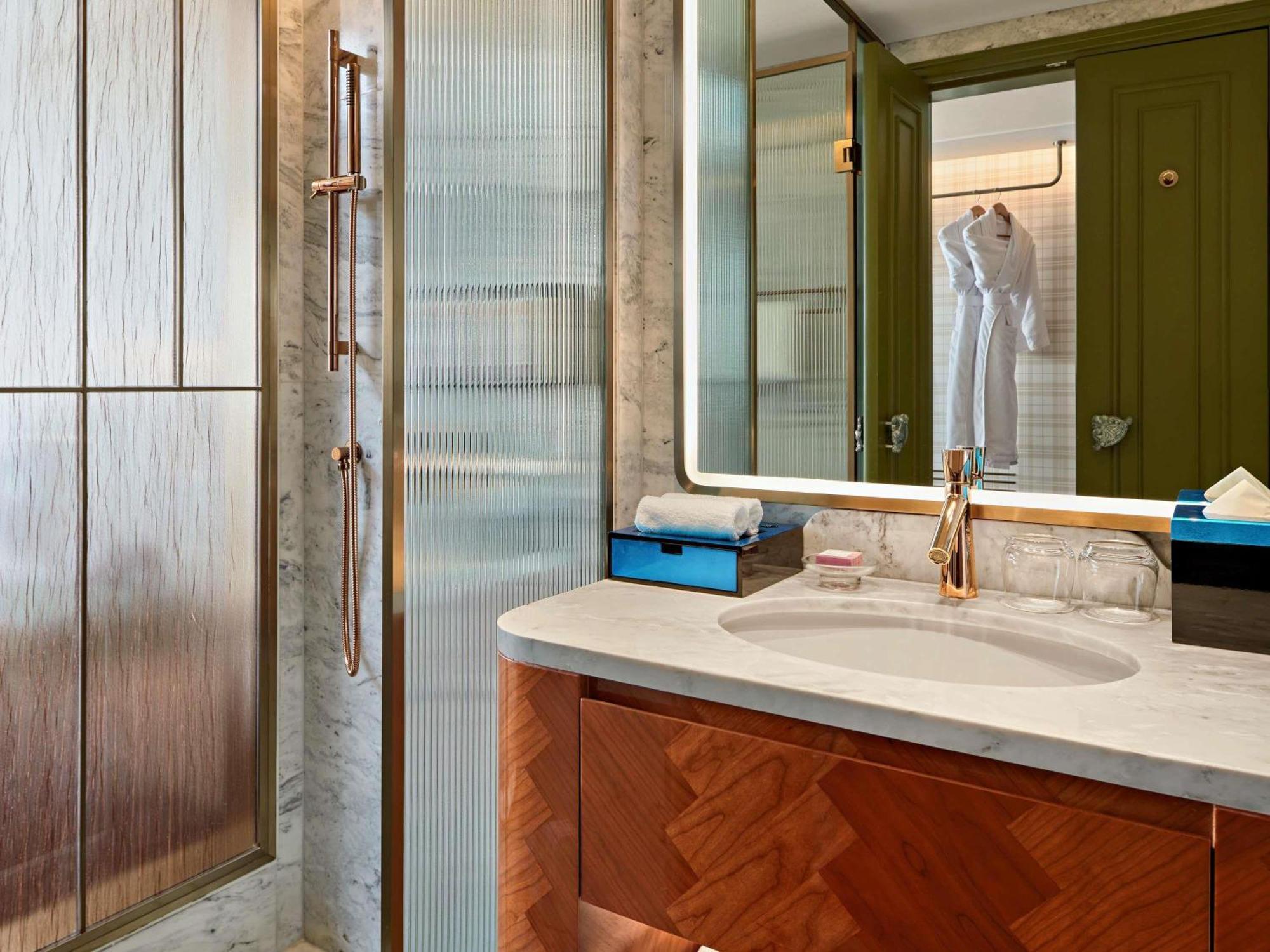 Executive Twin Room Lounge Access High Floor Complimentary daily chocolate hour 5-6pm,1742570808:JPEG