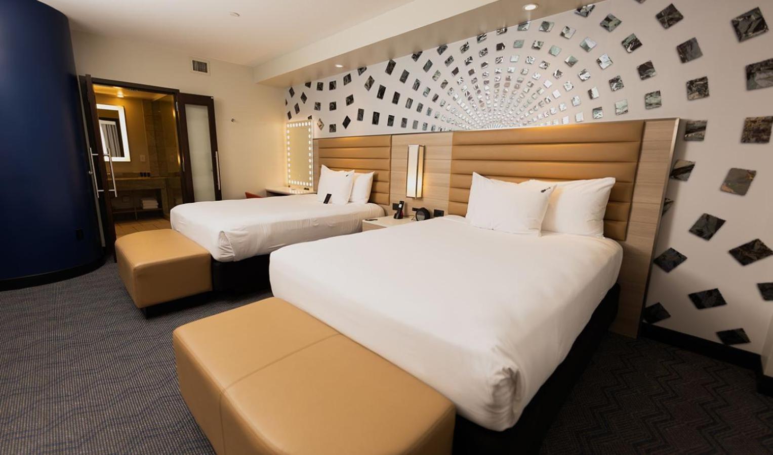 Suite con cama grande - Torre de Suites