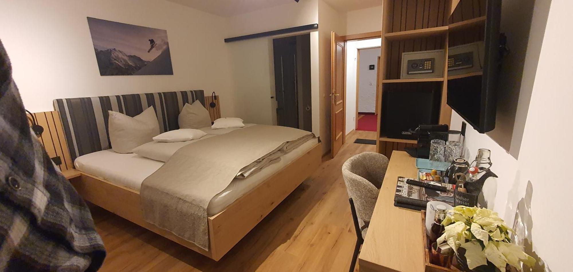 Deluxe Double Room,1675809014:JPEG