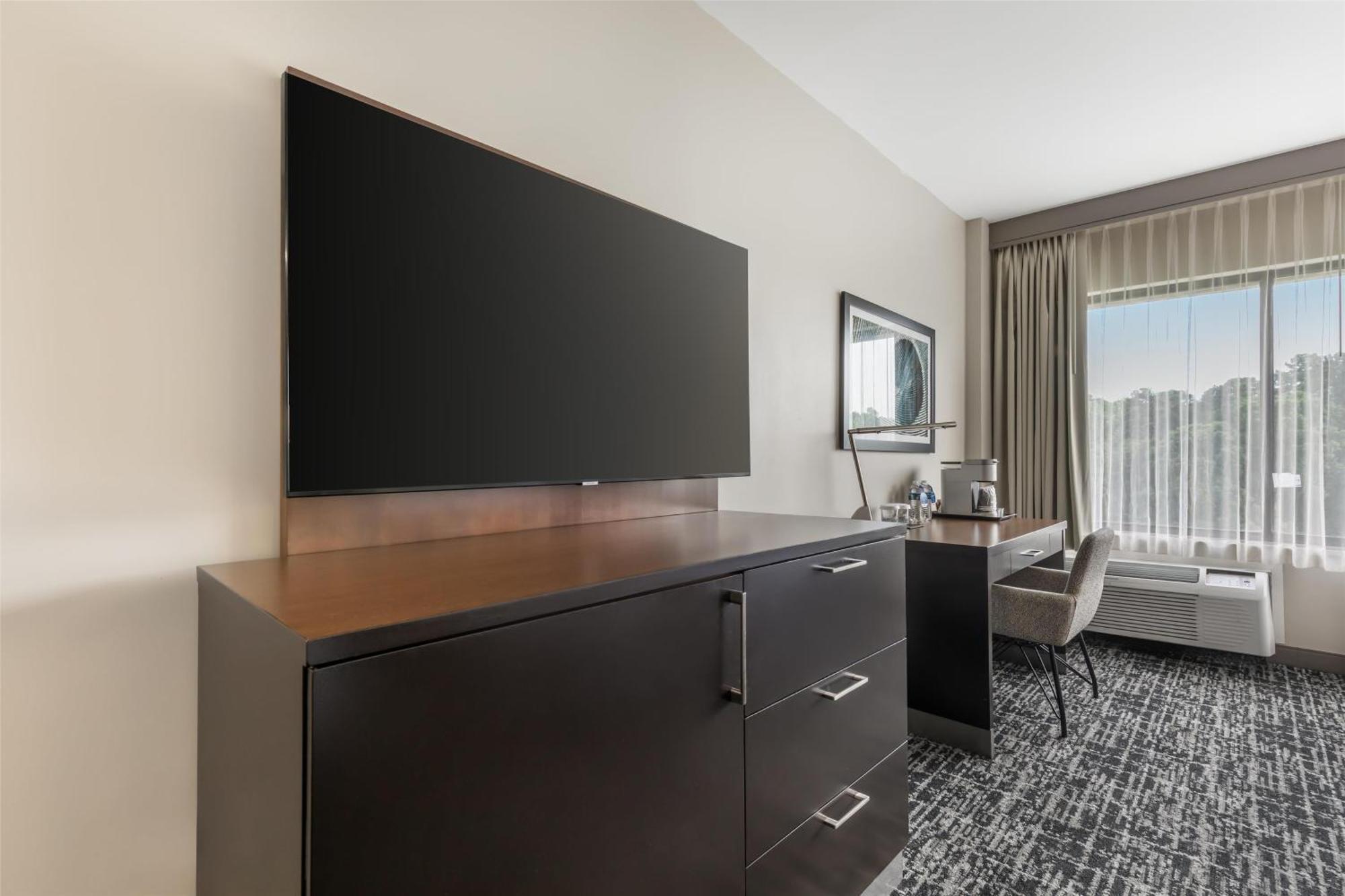 King Room with King Bed - Non-Smoking,1677865150:JPEG