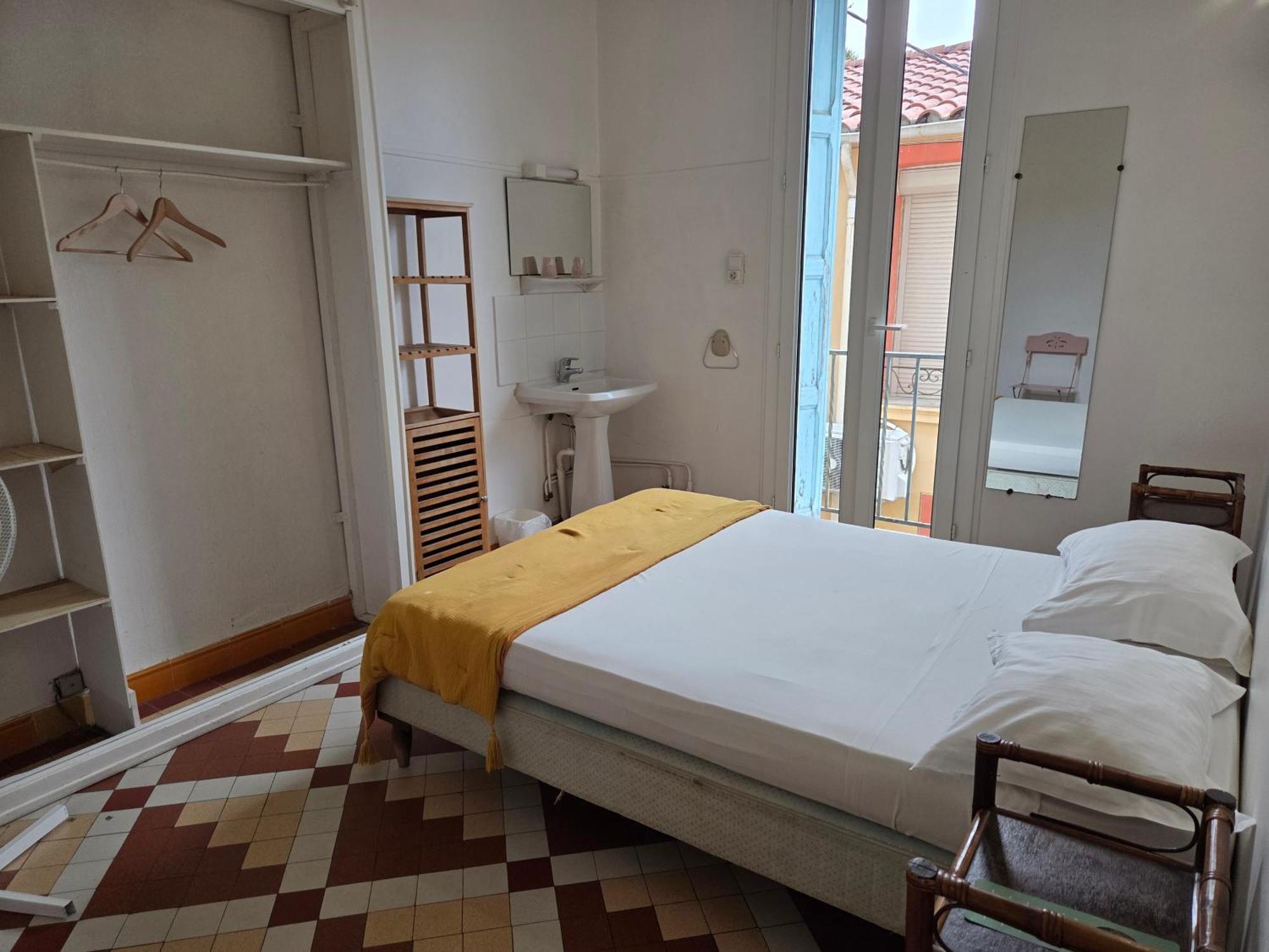 Standaard Tweepersoonskamer met Gedeelde Badkamer
