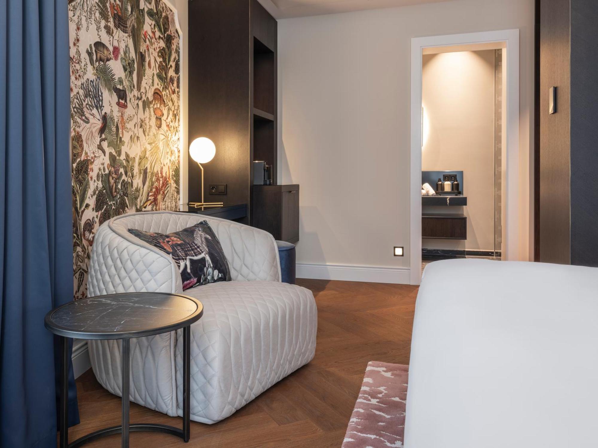 Deluxe Room,1687452071:JPEG
