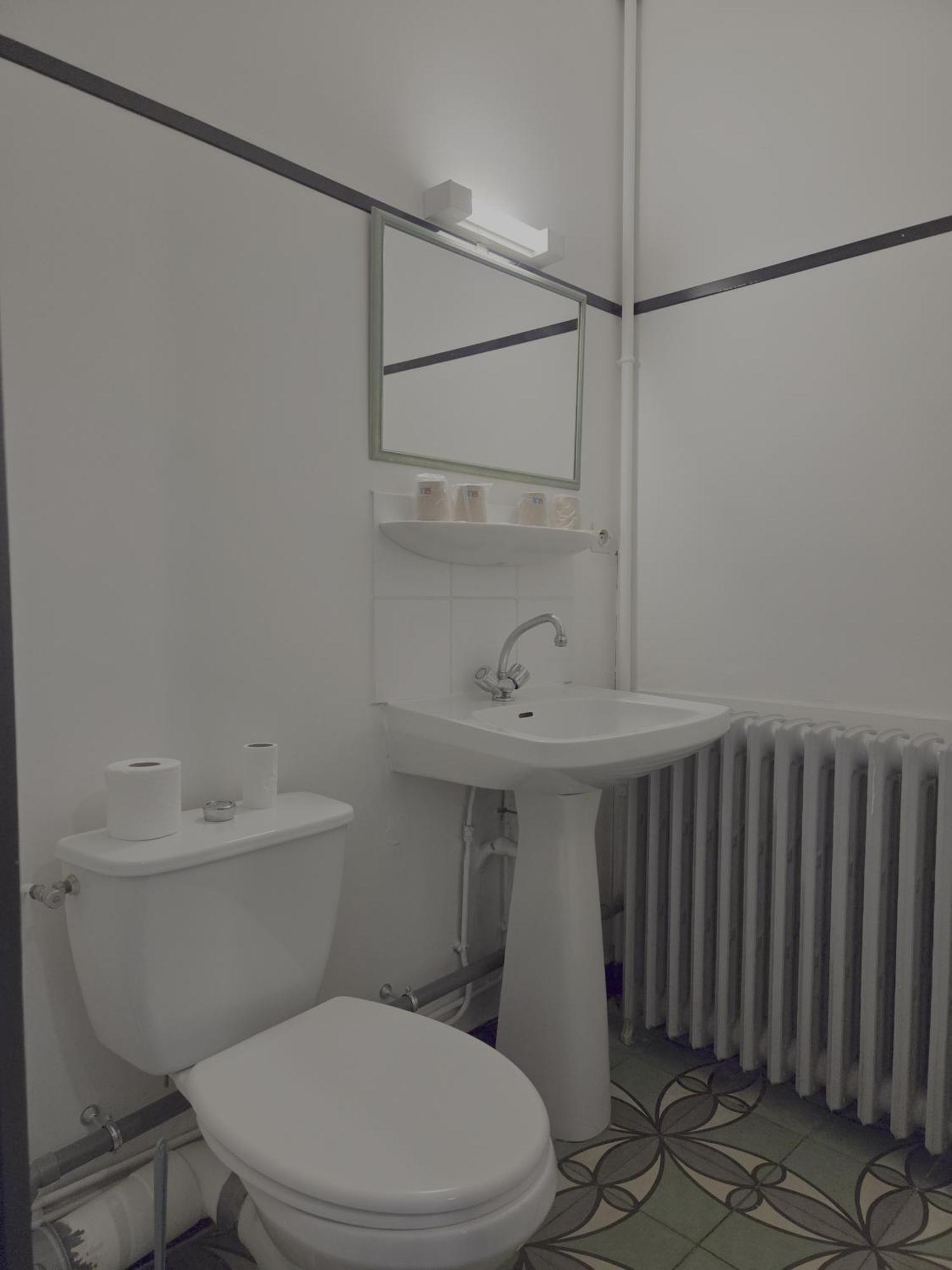 Vierpersoonskamer met Gedeelde Badkamer