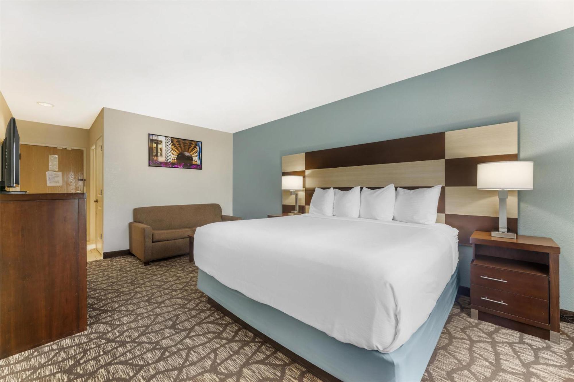King Suite with Whirlpool - Non-Smoking