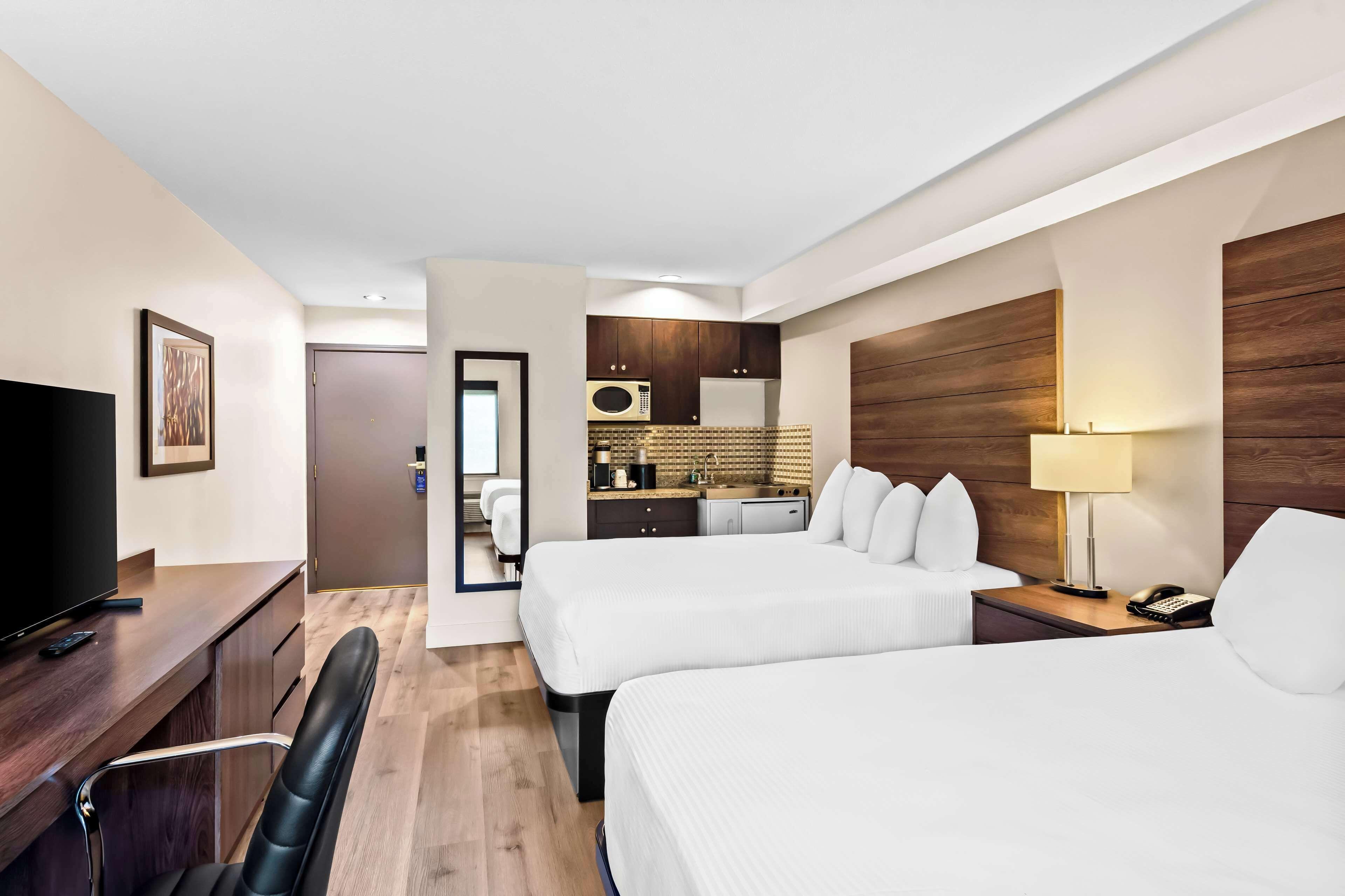 Queen Room with Two Queen Beds and Kitchenette - Non-Smoking
