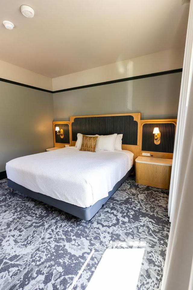 King Room - Non-Smoking,1706911378:JPEG