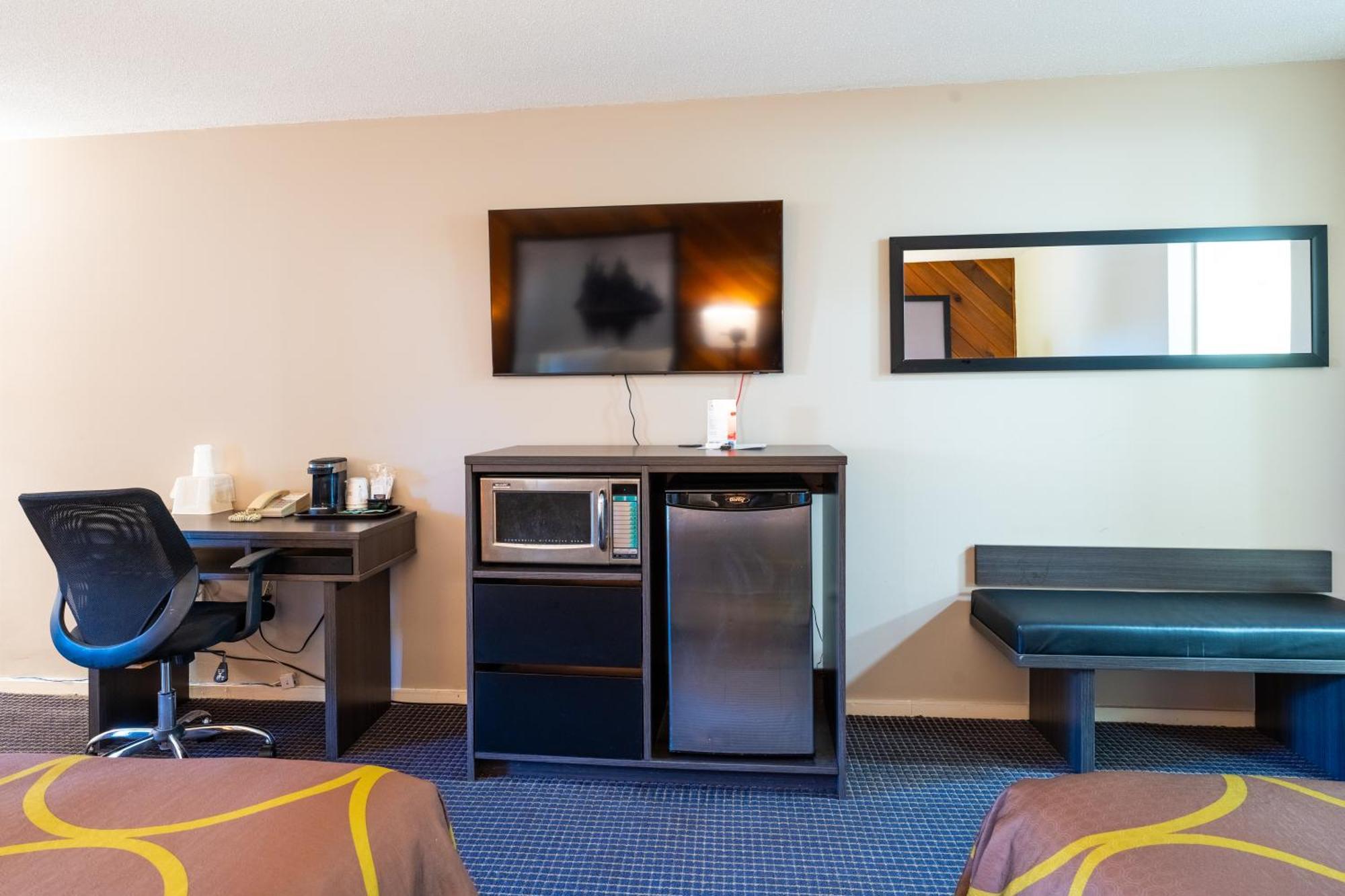 Queen Room with Two Queen Beds and Pool View - Non-Smoking