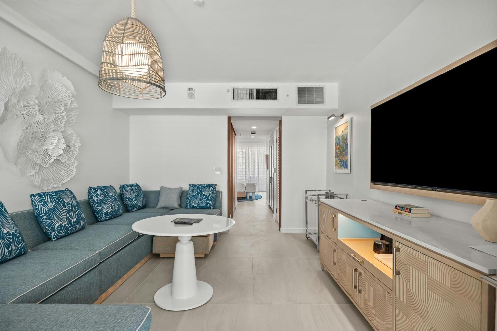 One-Bedroom Deluxe King Suite with Sofa Bed and Ocean View,1742696089:JPEG