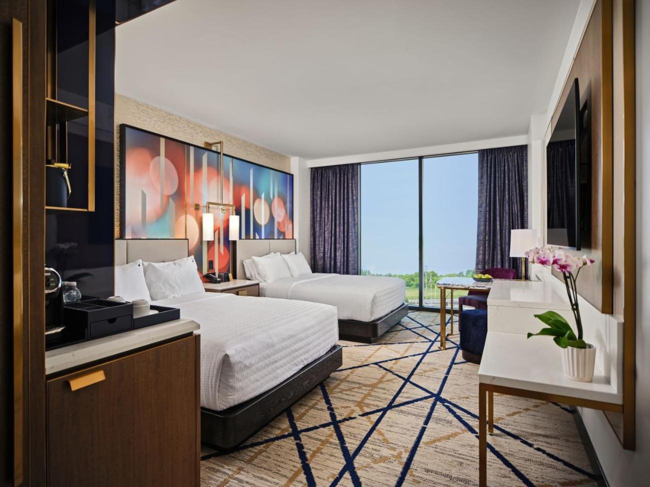 Deluxe Queen Room