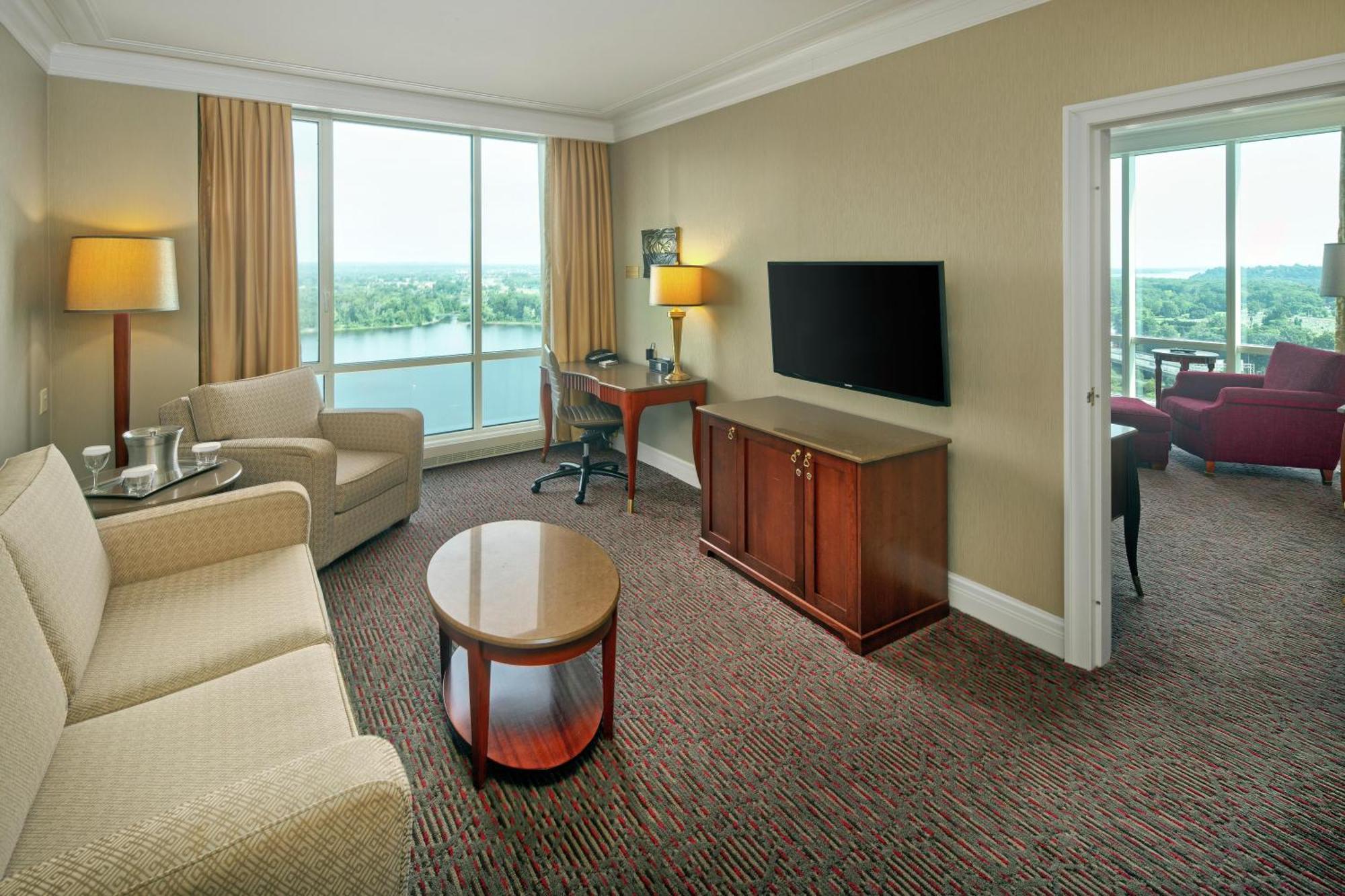One-Bedroom King Suite with Lake View