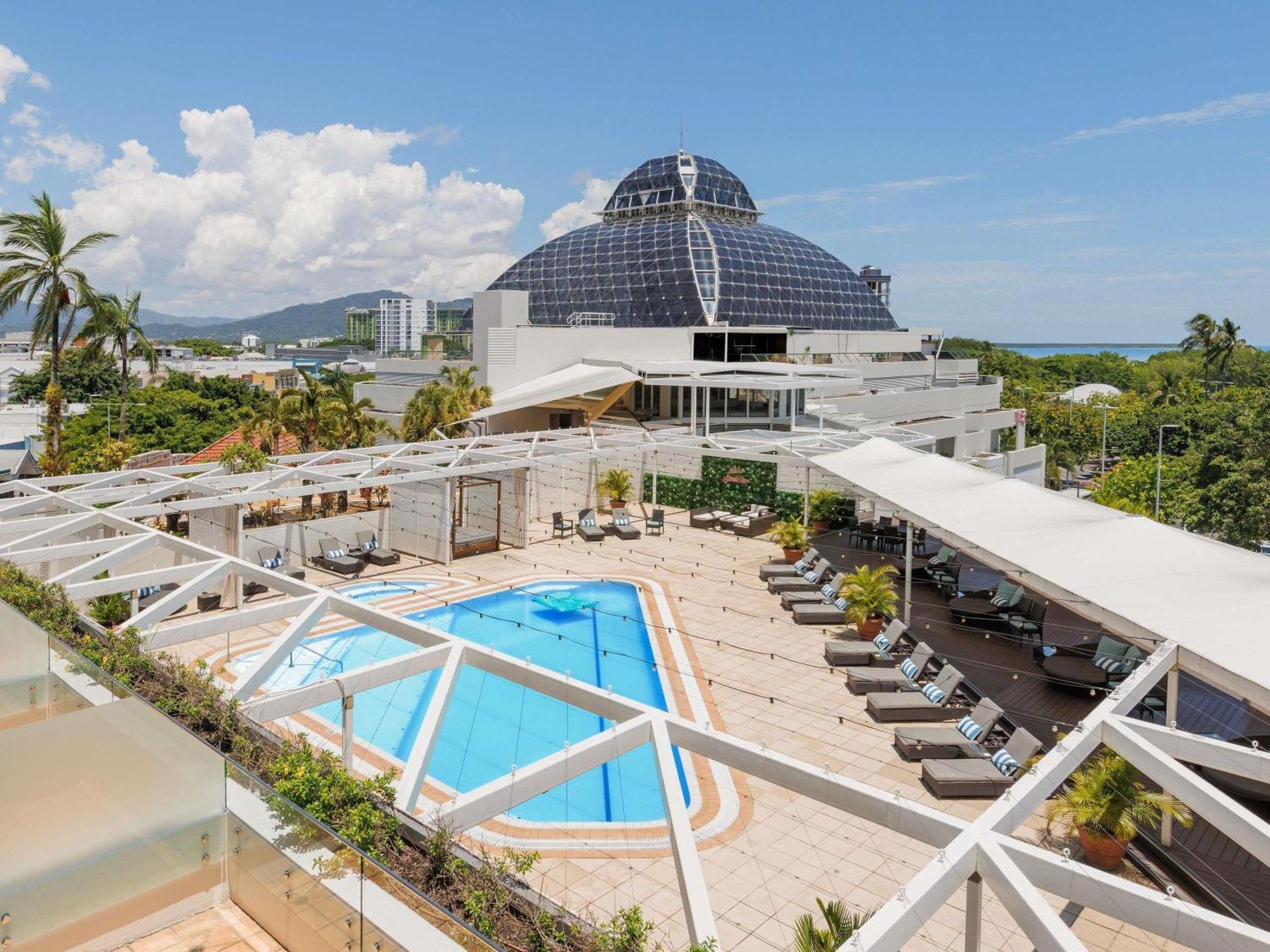 Deluxe Room 1 King Size Bed Spa Bath Pool View one drink voucher