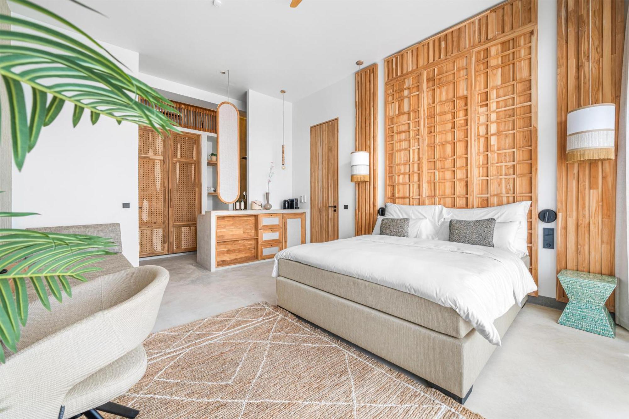 Deluxe King Room Laguna View