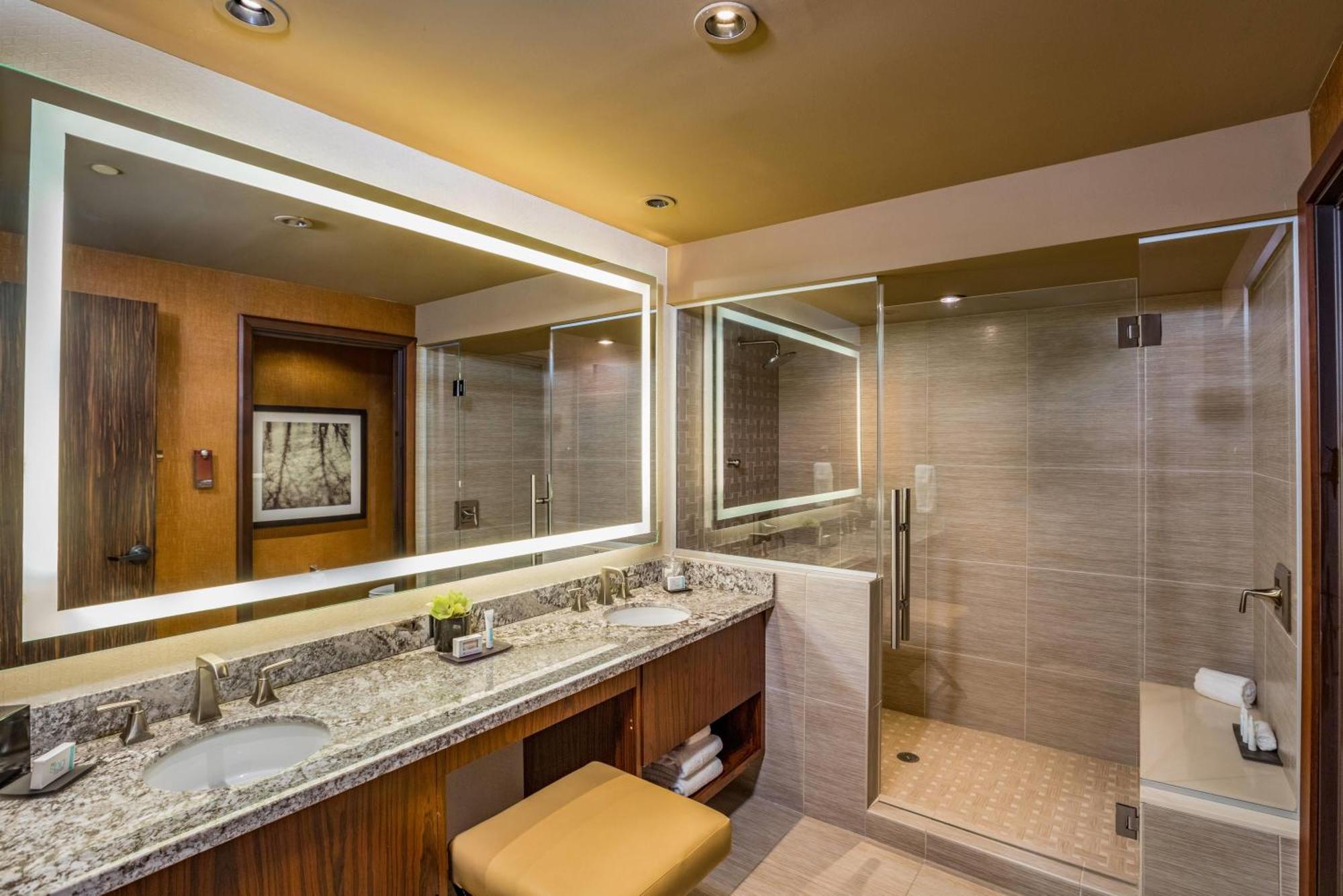 Earth King Suite, Spa Tower - Non-Smoking