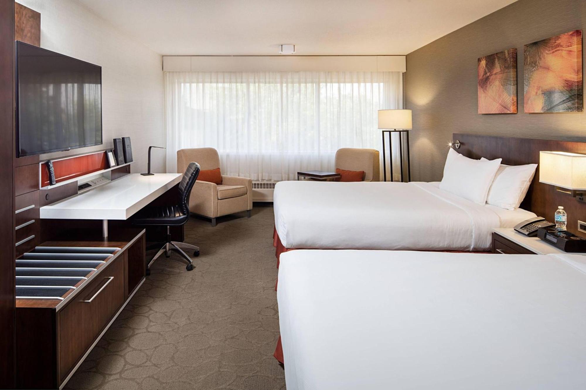 Deluxe Queen Room Two Queen Beds Atrium Building