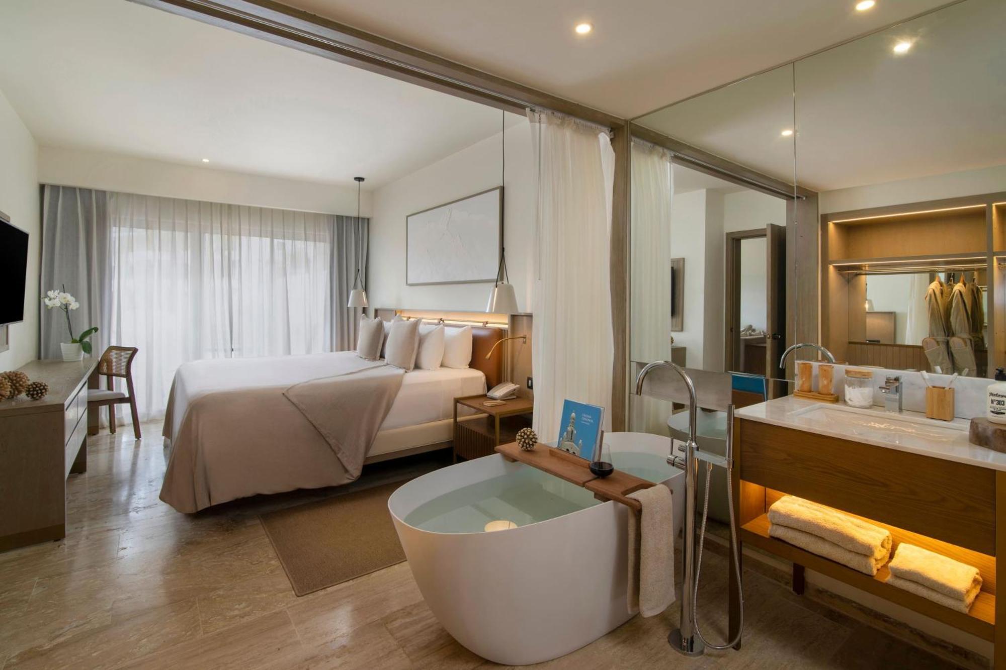 Master Suite Deluxe,1774444797:JPEG