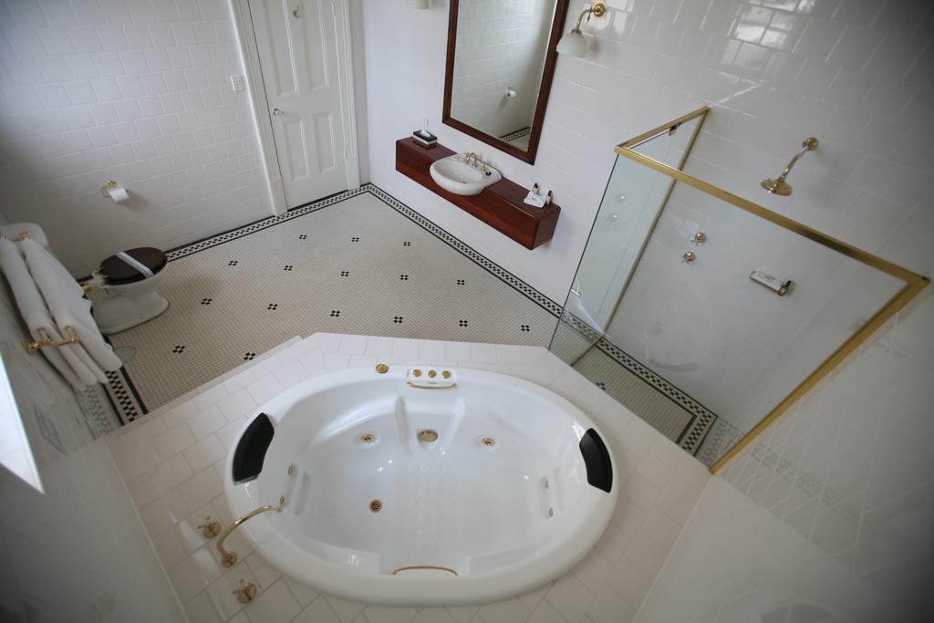 Executive Heritage Spa Suite