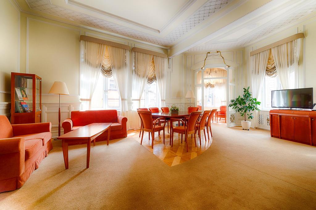Apartment (2 Adults)