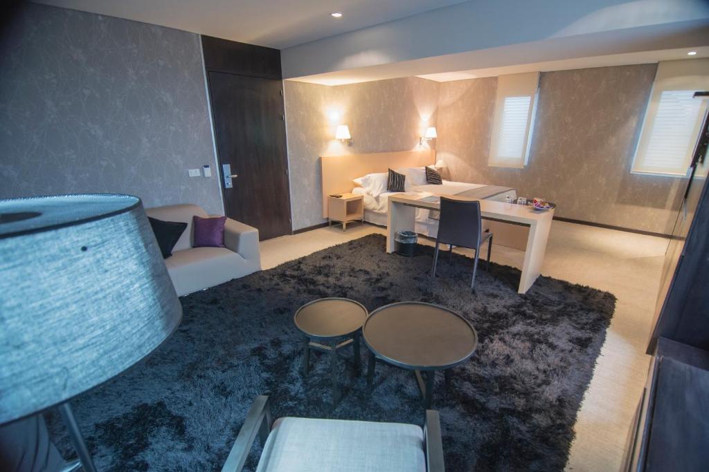 Suite,261811621:JPEG