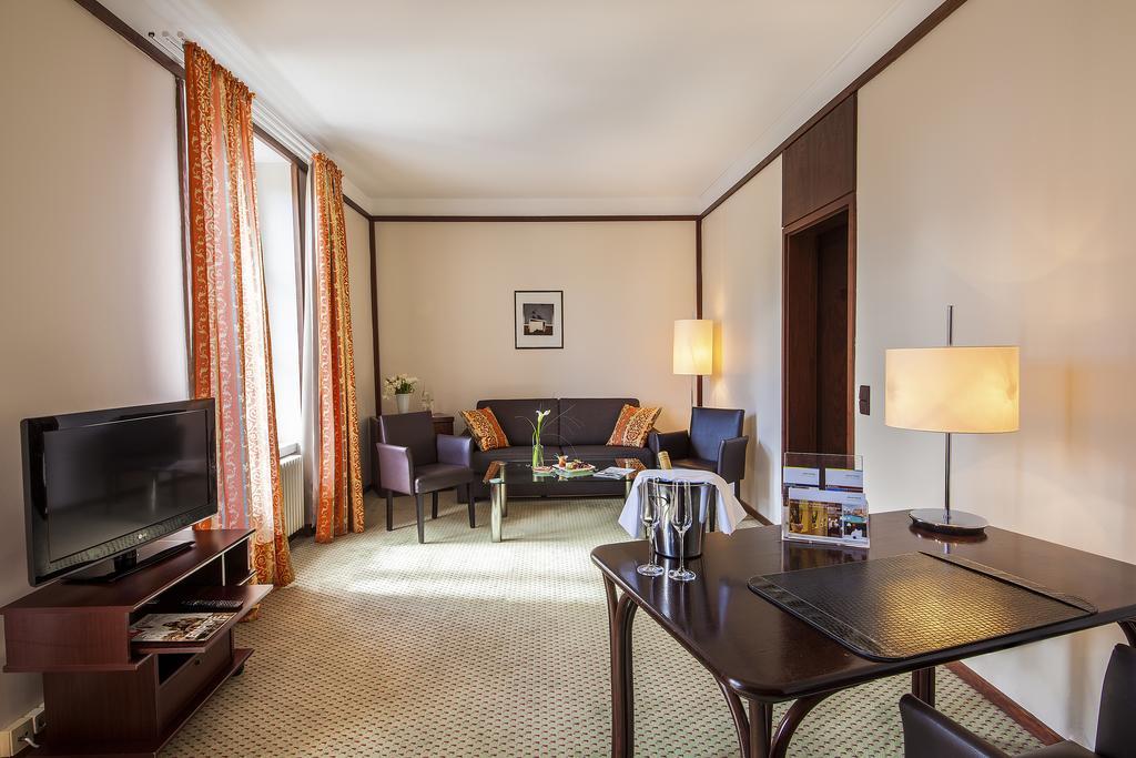 One-Bedroom Suite,451877184:JPEG