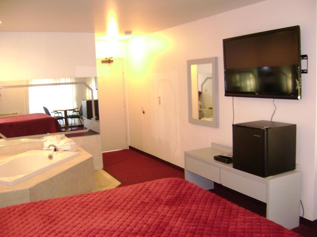 Suite with Whirlpool,47465428:JPEG