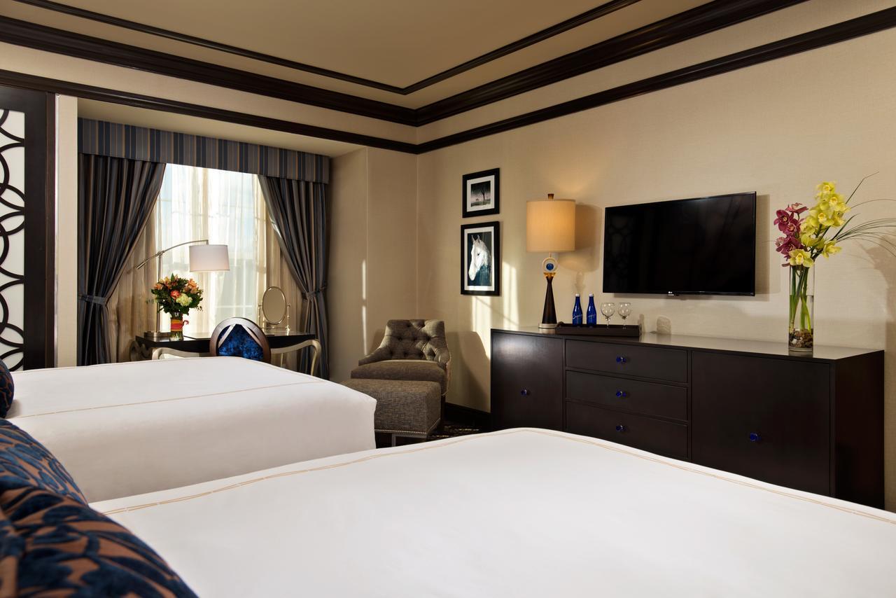 Queen Room with Two Queen Beds,711838966:JPEG