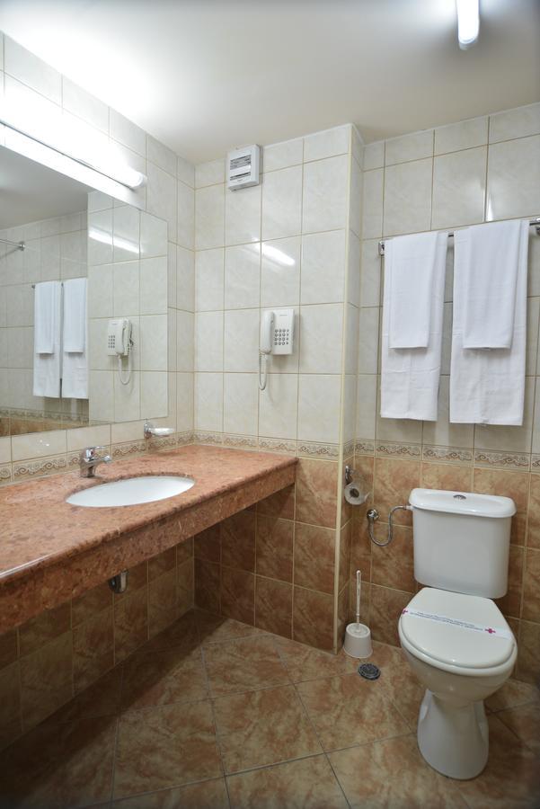 Doppelzimmer mit Balkon (2 Erwachsene + 1 Kind)