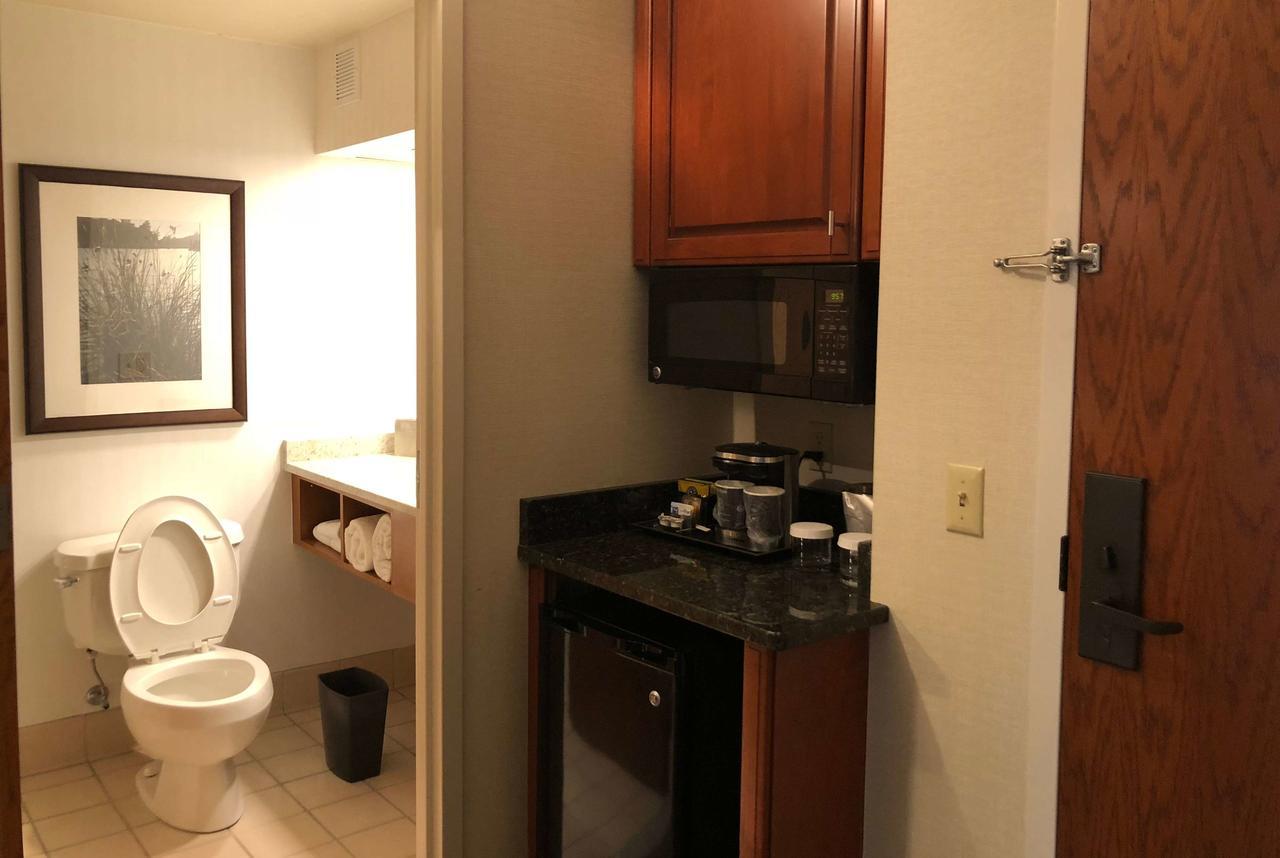 Queen Room with Two Queen Beds - Non-Smoking,642284778:JPEG