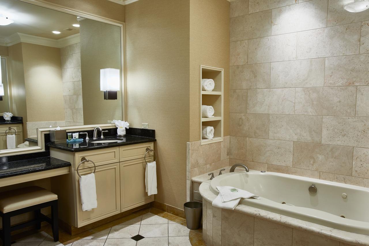 King Suite with Spa Bath