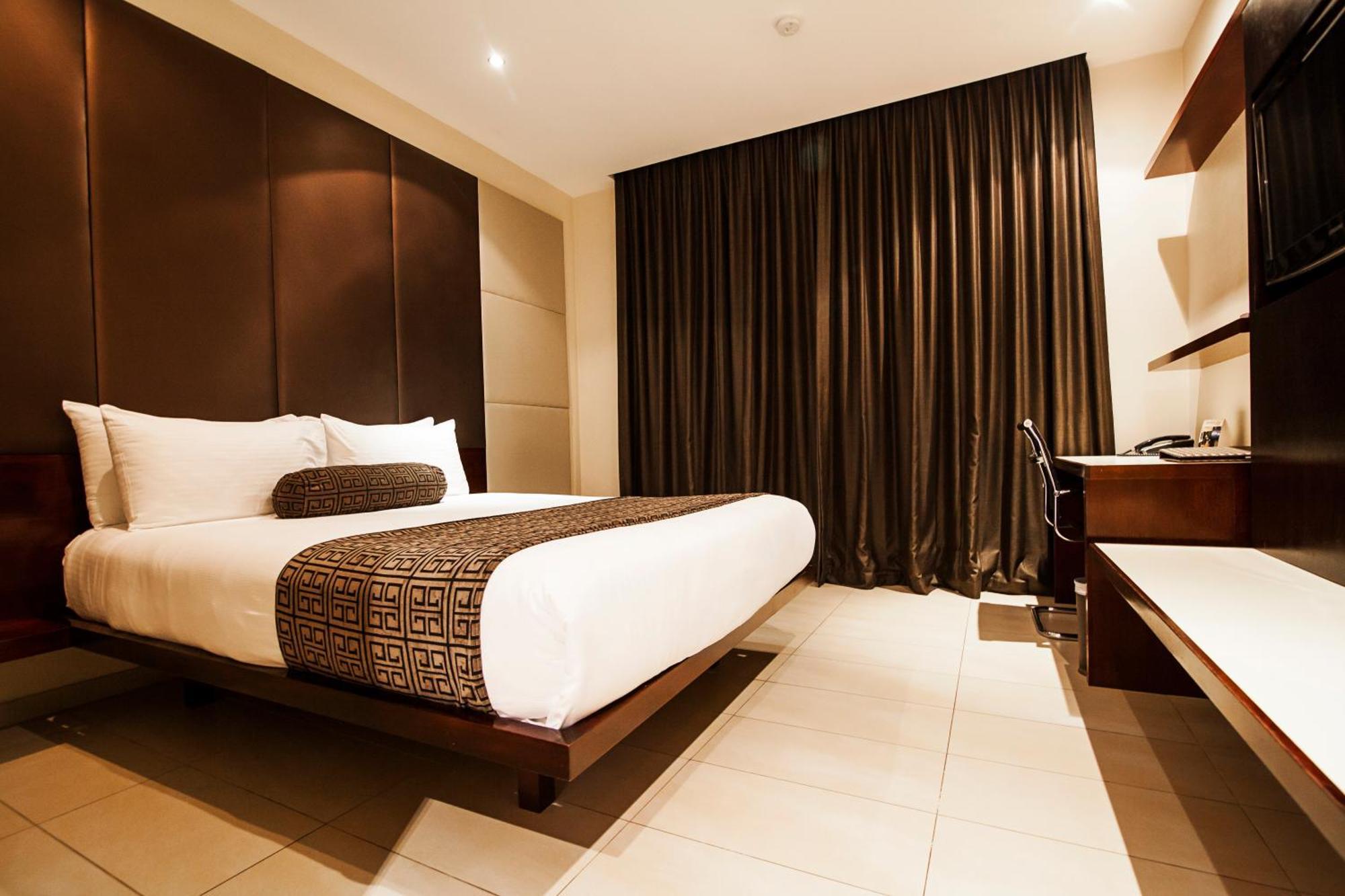 Deluxe Double Room,687828282:JPEG