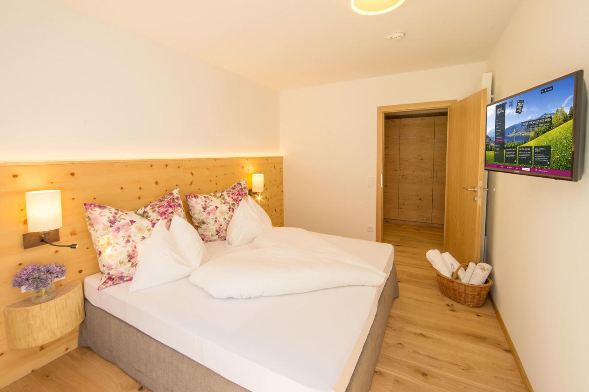 One-Bedroom Suite with Terrace,688234260:JPEG