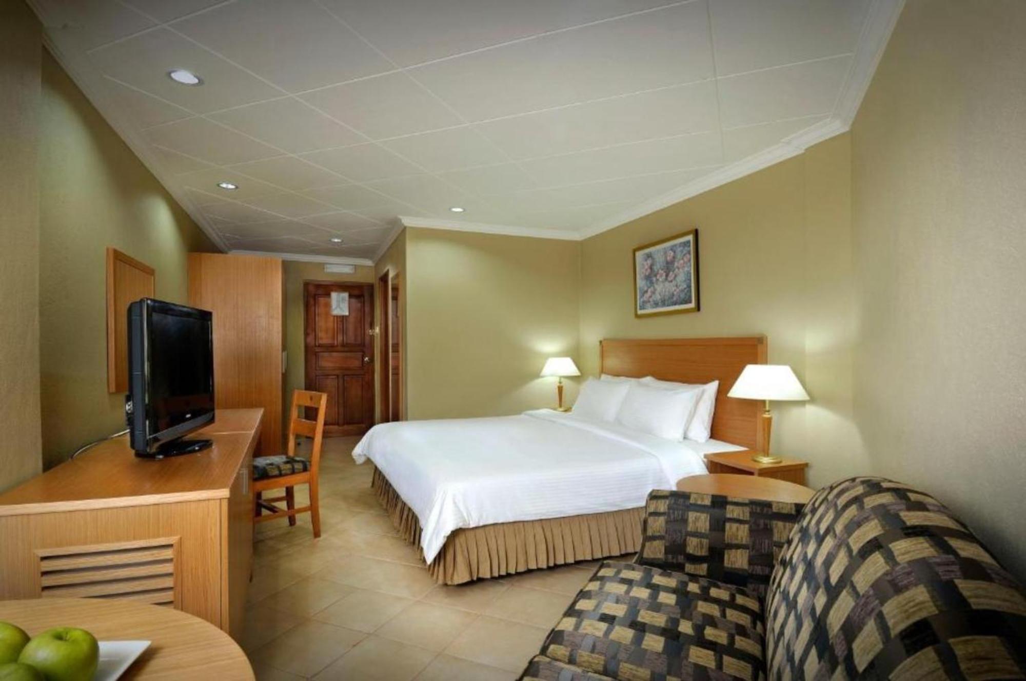 Standard Double or Twin Room,942941590:JPEG