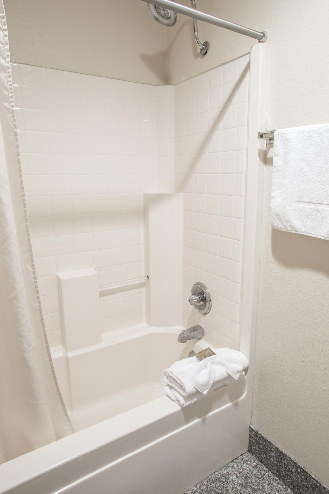 King Room with Sofa Bed and Balcony - Non-Smoking / No Pets Allowed,689845731:JPEG