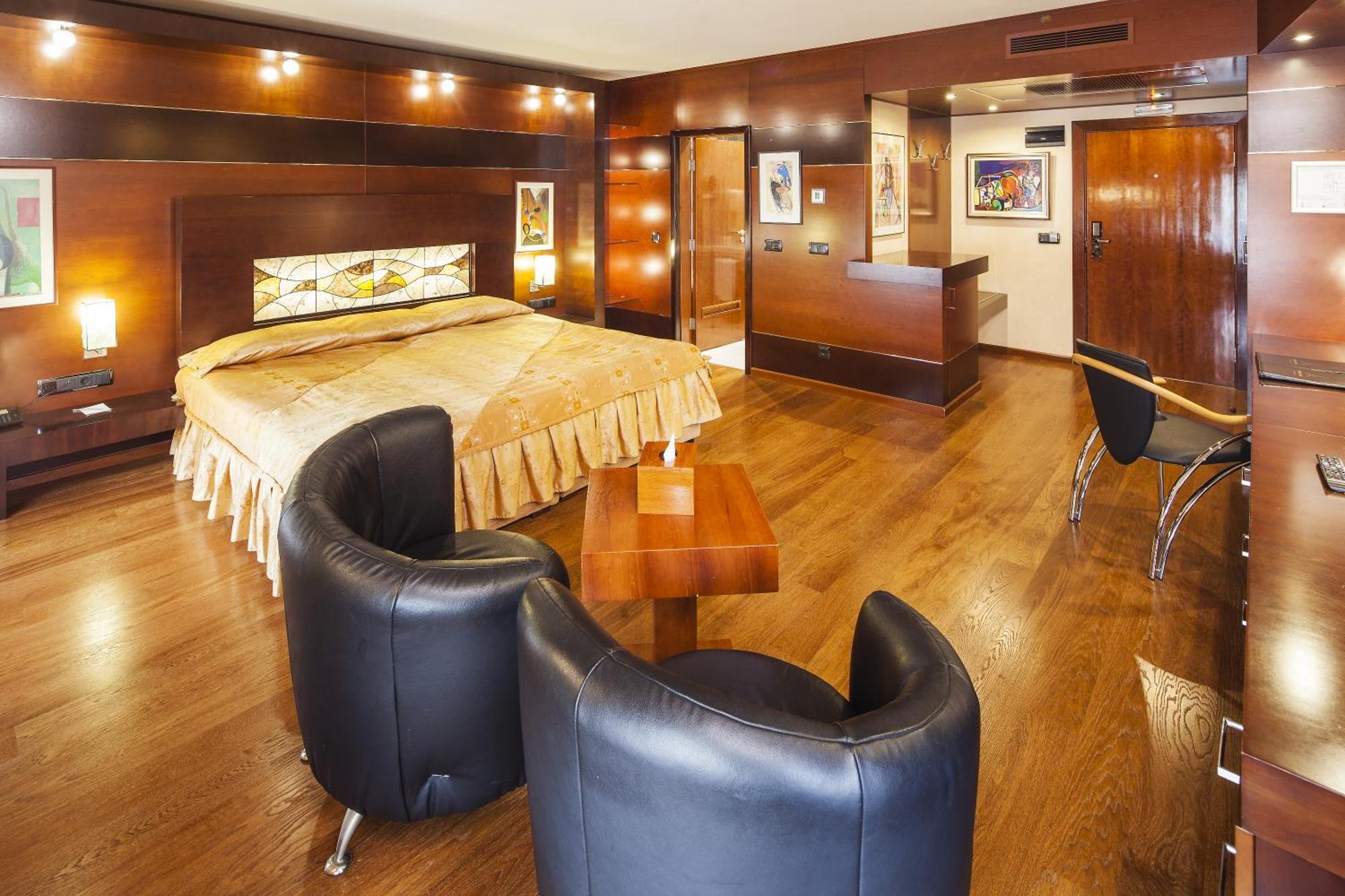 Double or Twin Room,698119152:JPEG