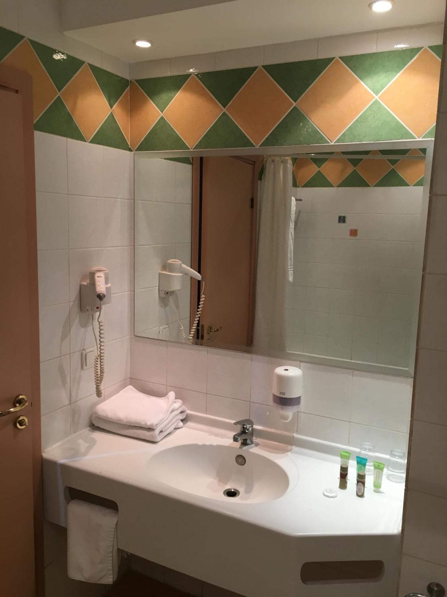 Triple Room,1189381684:JPEG