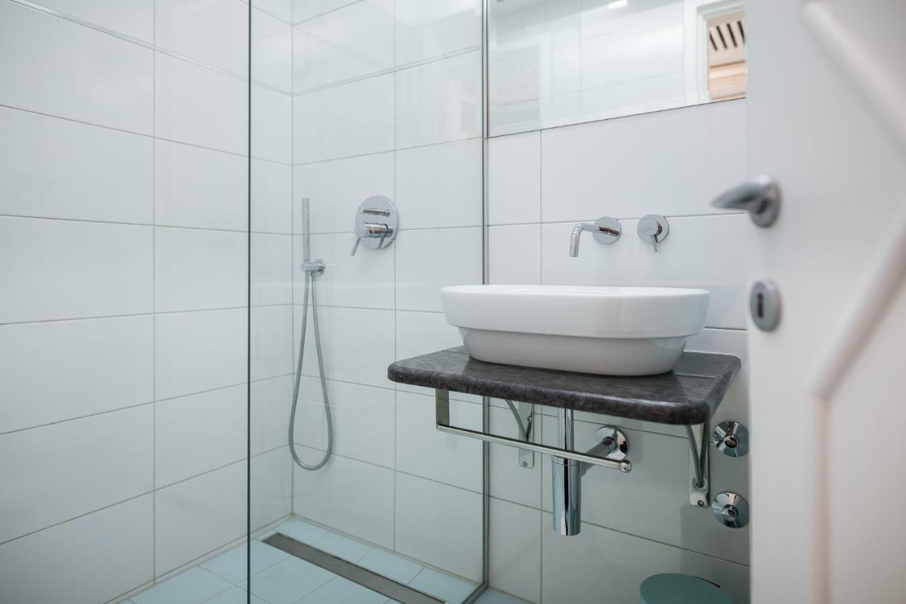 Family Room with Balcony,790906989:JPEG