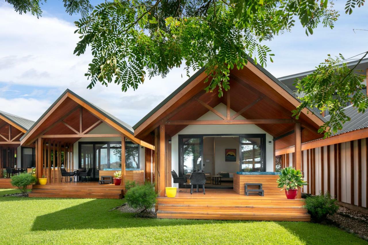 Luxury Waterfront Villa,835032395:JPEG