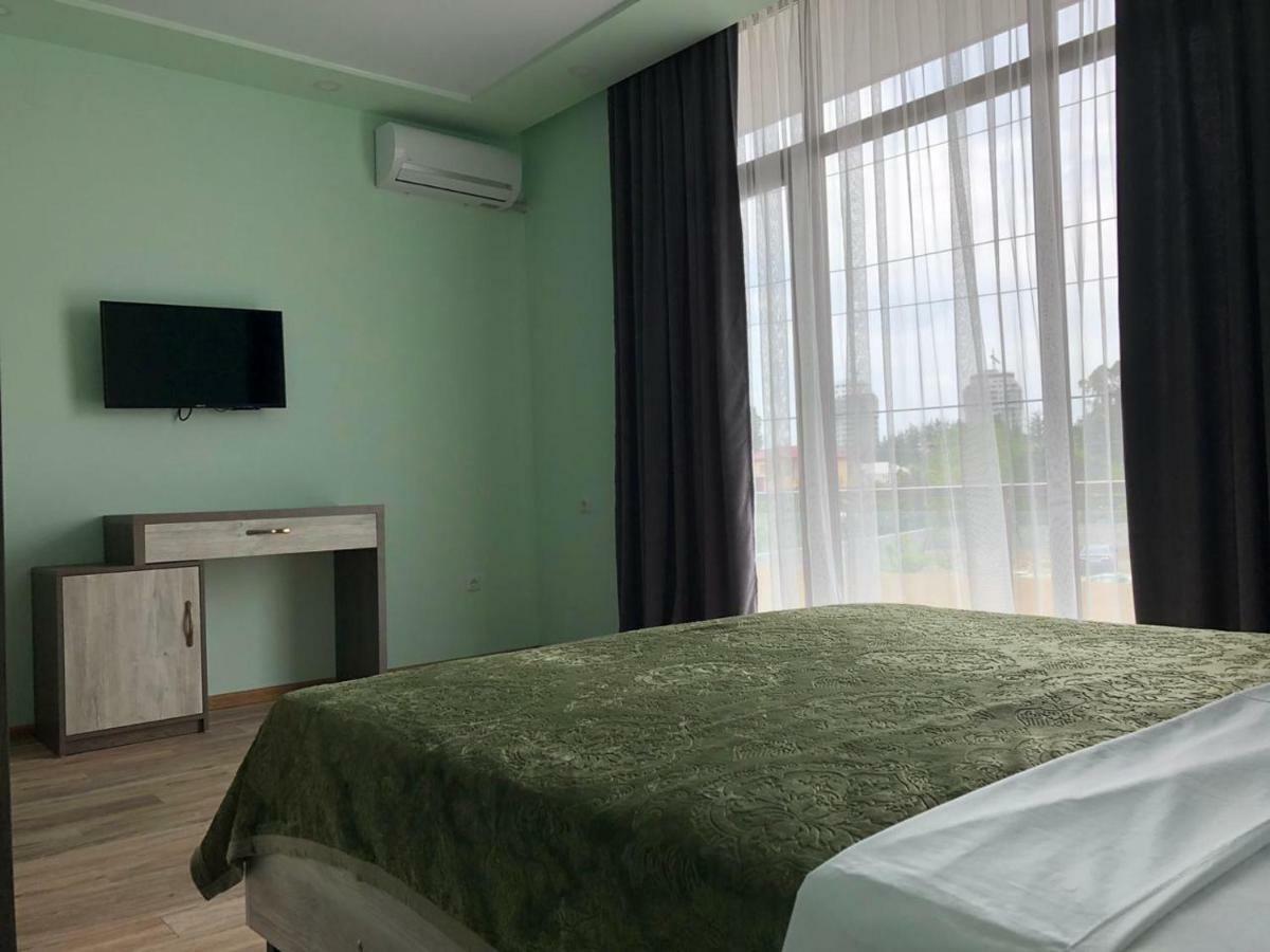 Suite,810157887:JPEG