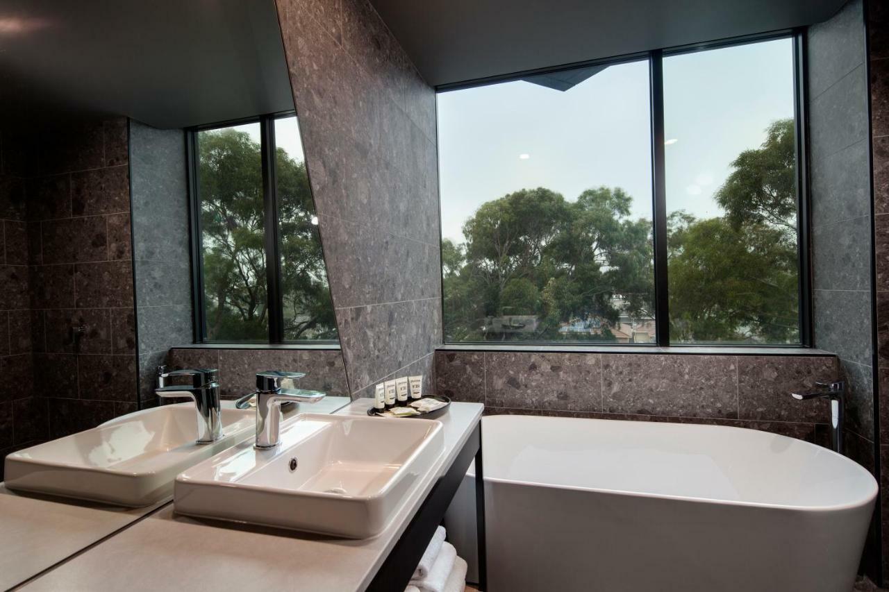 Deluxe King Room with Bath,846913535:JPEG