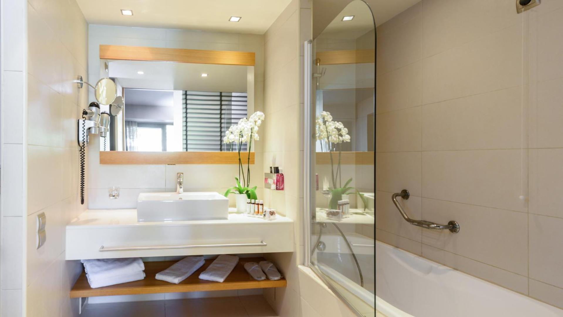 Superior Double Room - Pool Front