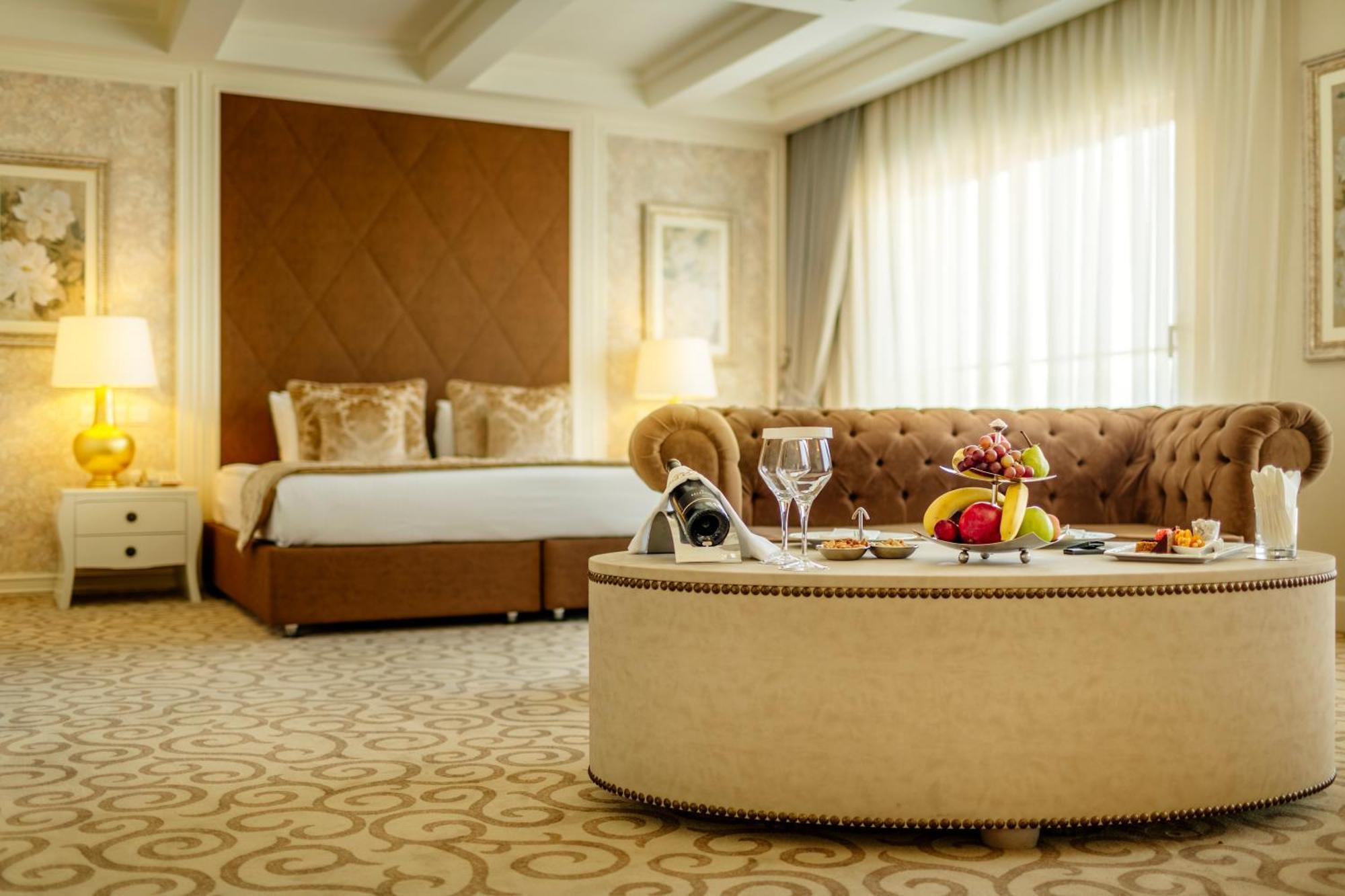 Suite,961623154:JPEG